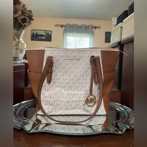 EUC Michael Kors logo tote